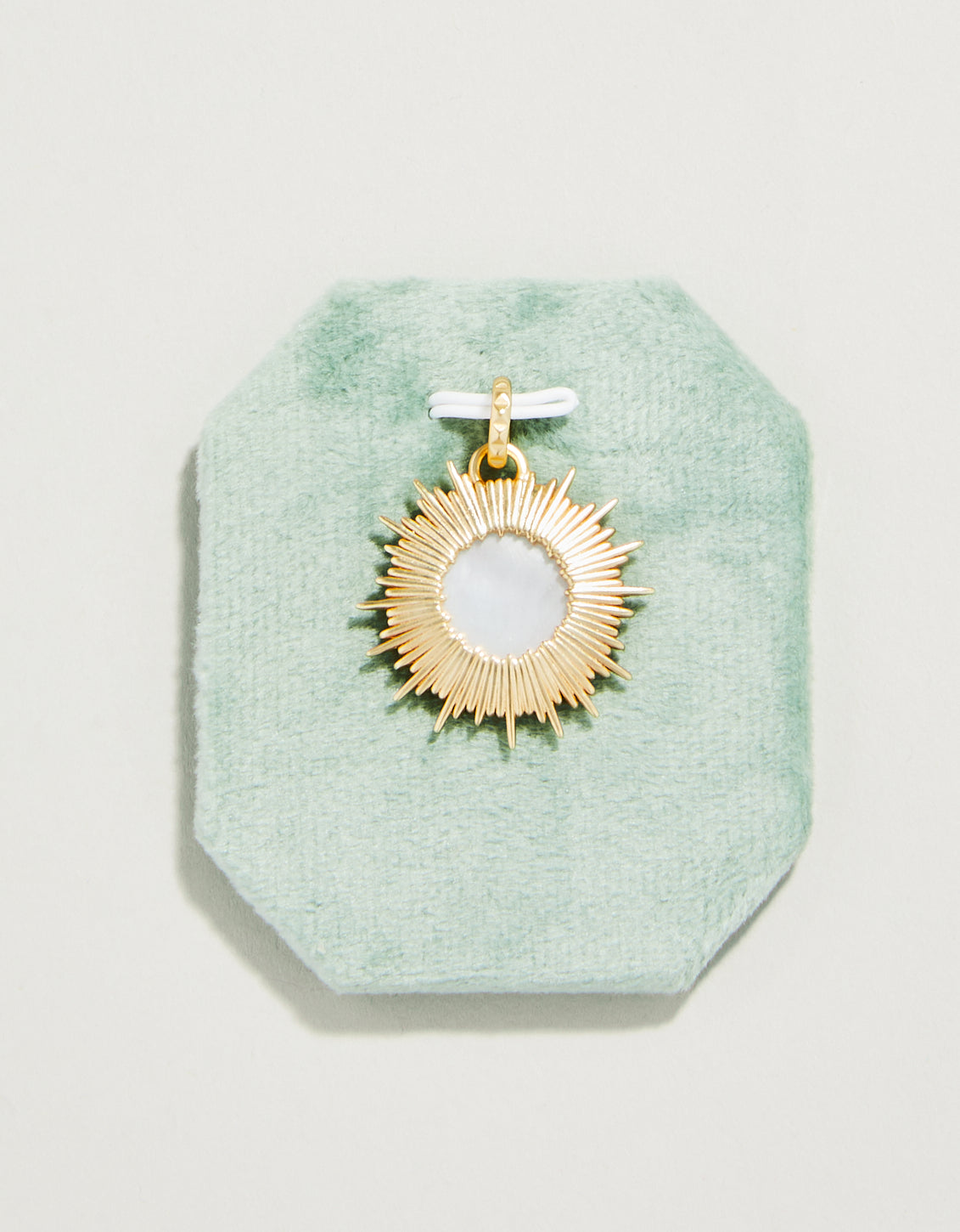Radiant Charm Sunburst/Mother-of-Pearl