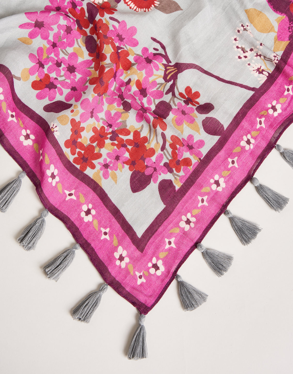 Square Scarf White Hall Blossom Limestone