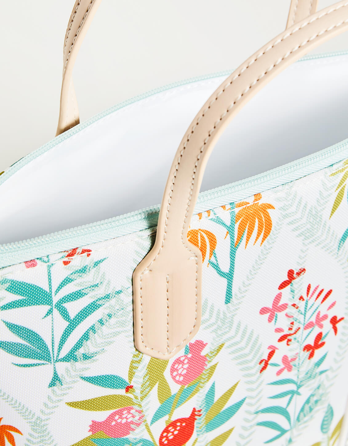 Out To Lunch Bag Queenie Topiary White