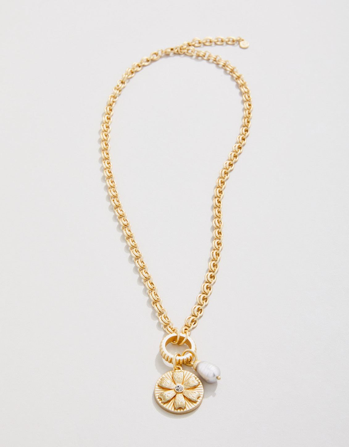 Chicory Medallion Necklace 17" Pearl