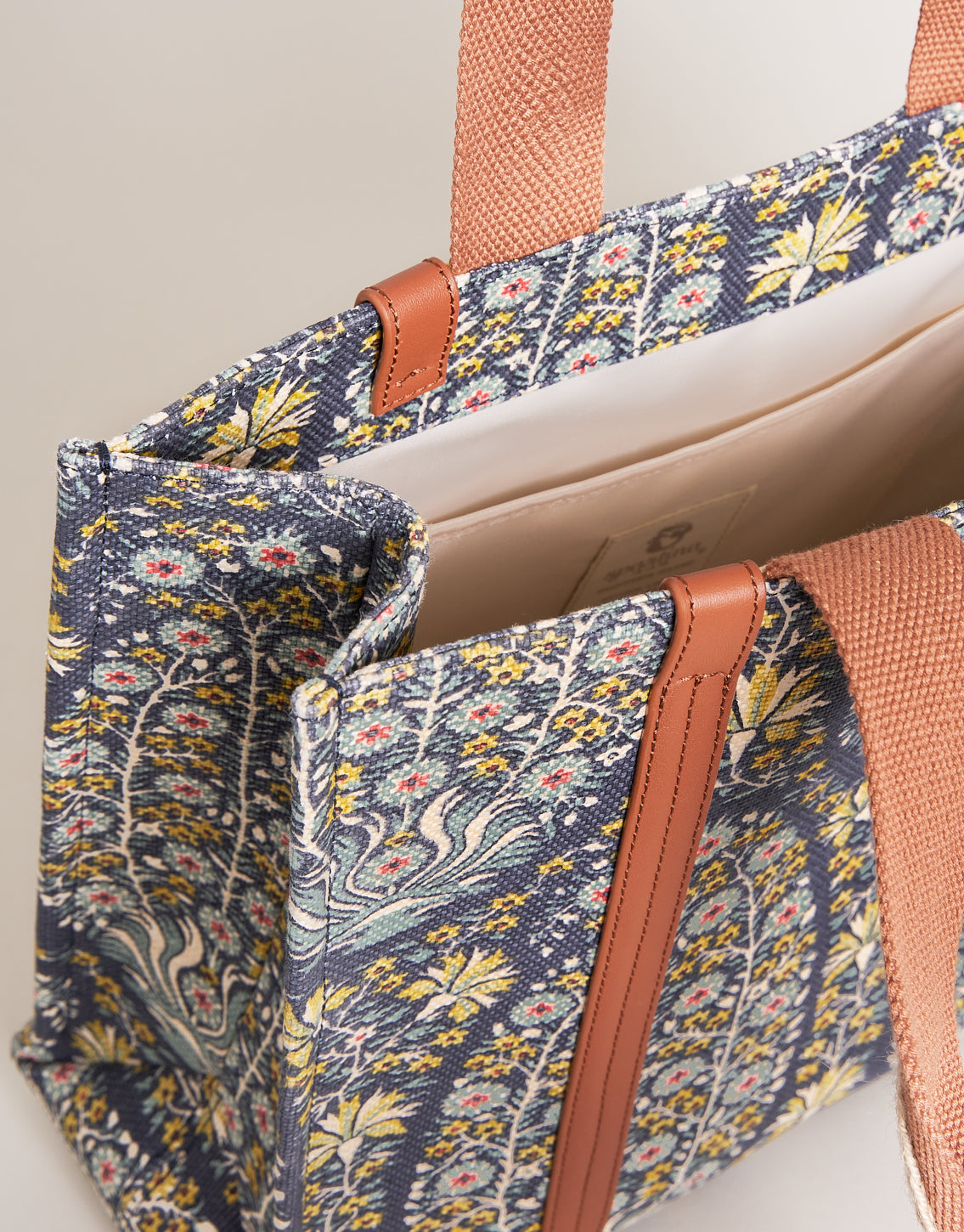  Iris Tote Jones Hundred