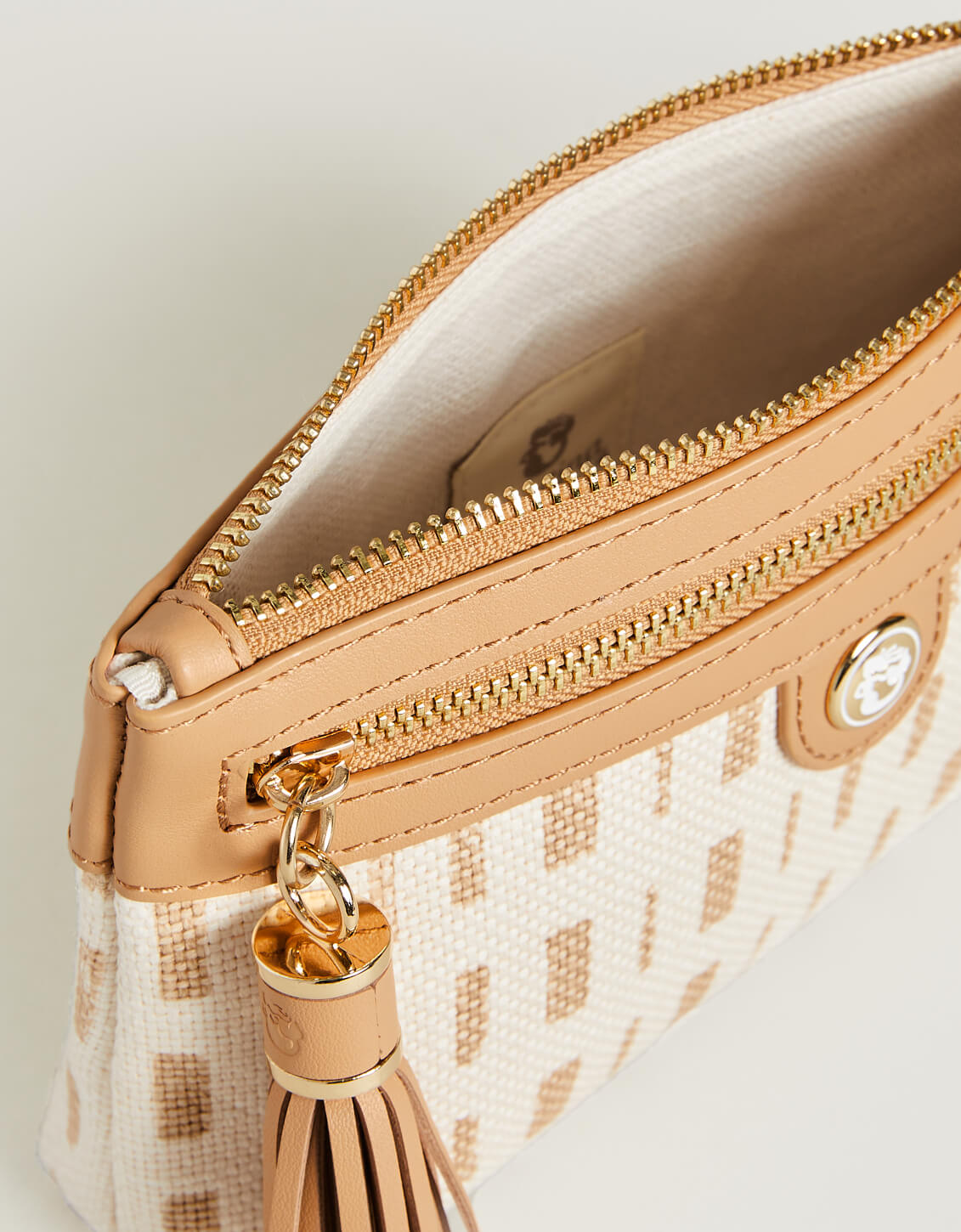  Tassel Wristlet Parade