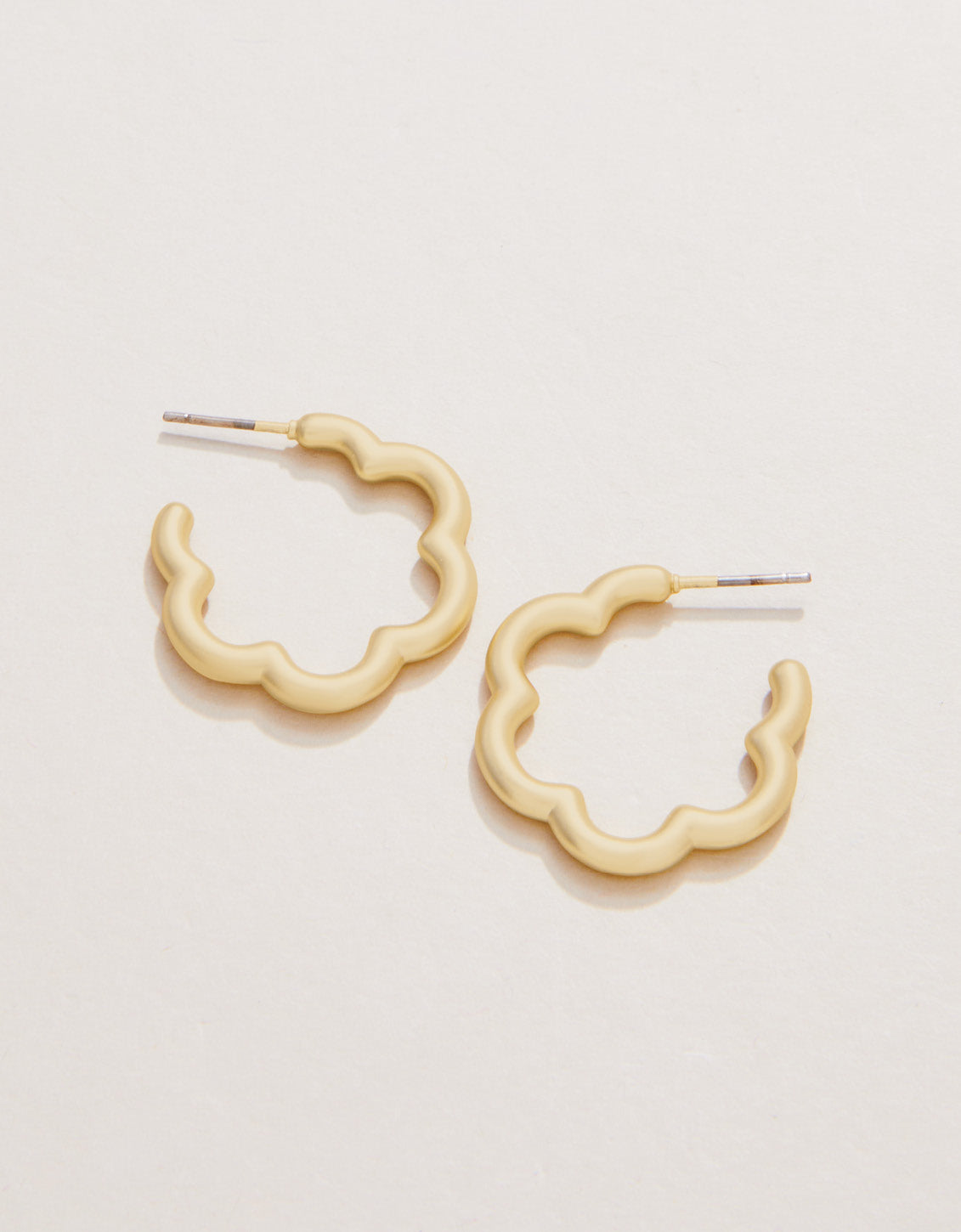  Bubbly Daisy Hoop Earrings Gold