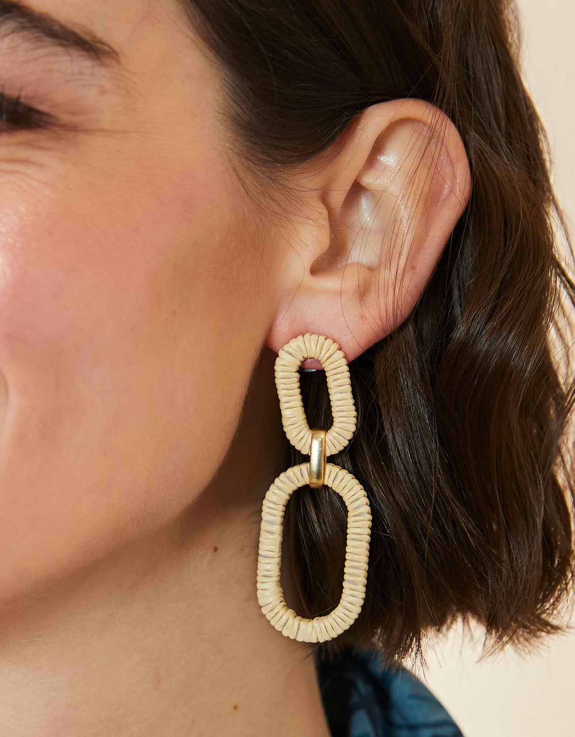  Straw Link Earrings Natural