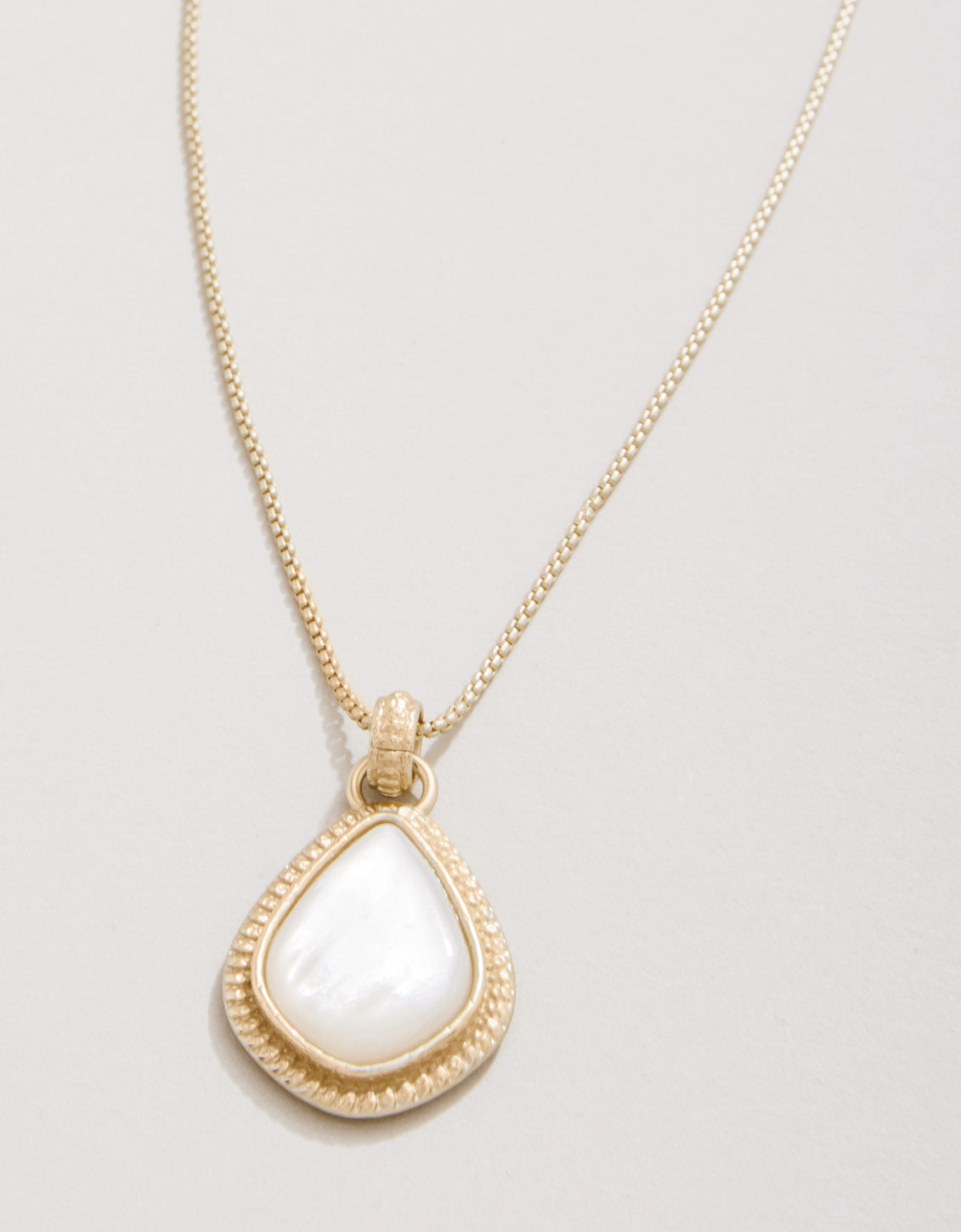  Enclave Petite Necklace 18" Mother-of-Pearl