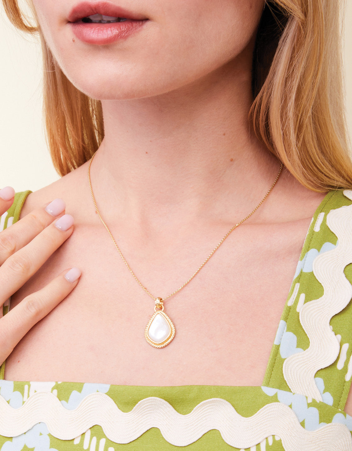  Enclave Petite Necklace 18" Mother-of-Pearl