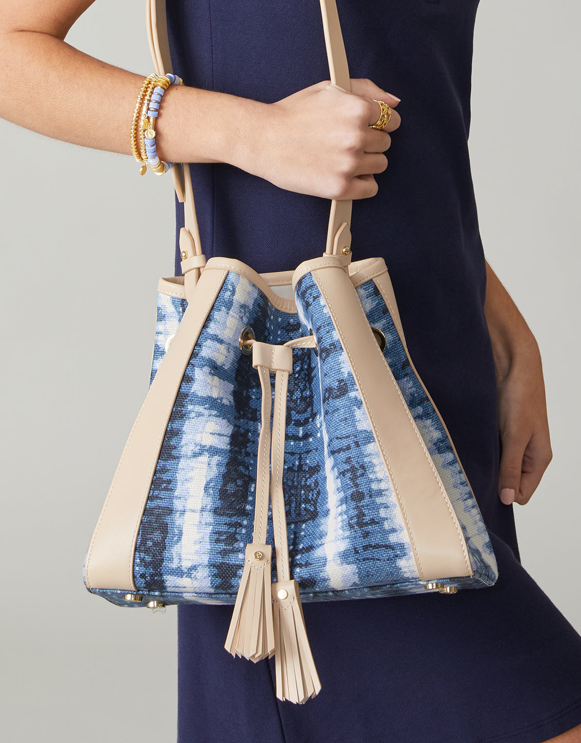  Vivian Drawstring Crossbody Oyster Factory Tides