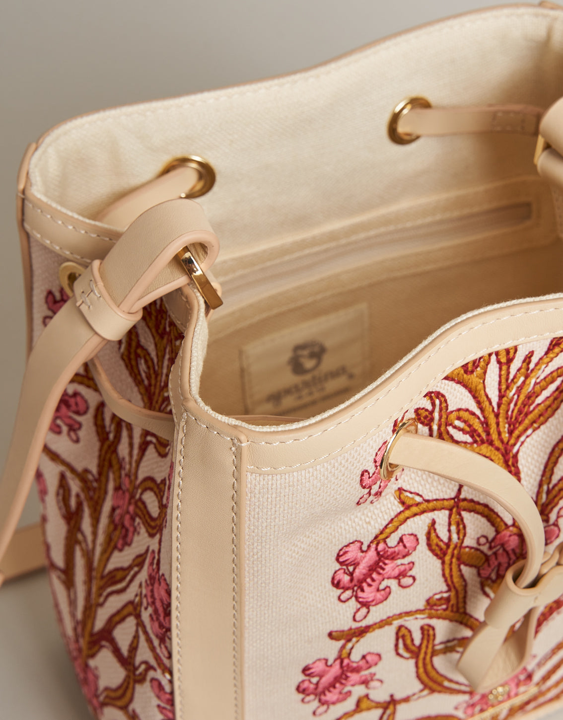  Natalie Drawstring Crossbody Pepper Hall Woodblock Floral