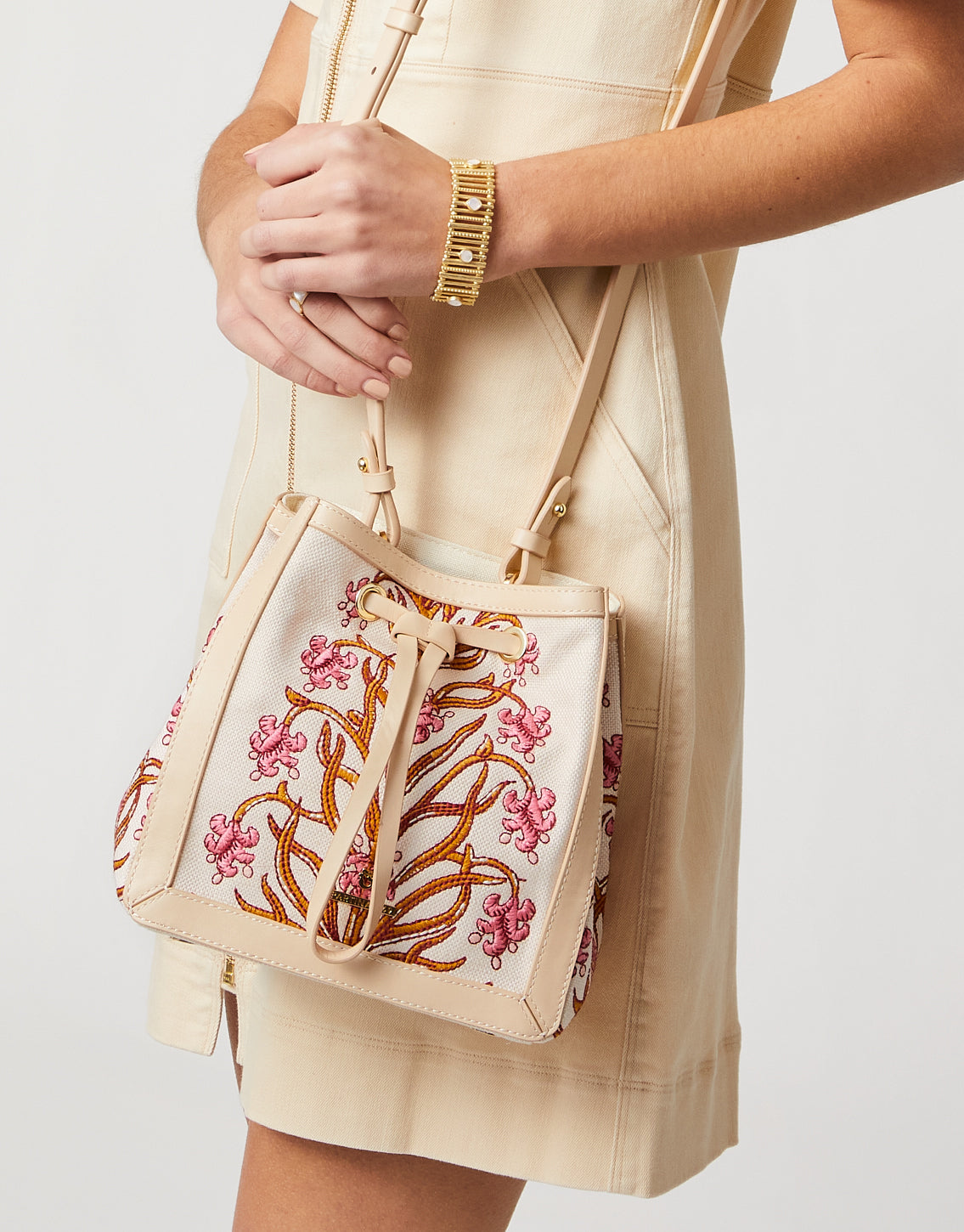  Natalie Drawstring Crossbody Pepper Hall Woodblock Floral