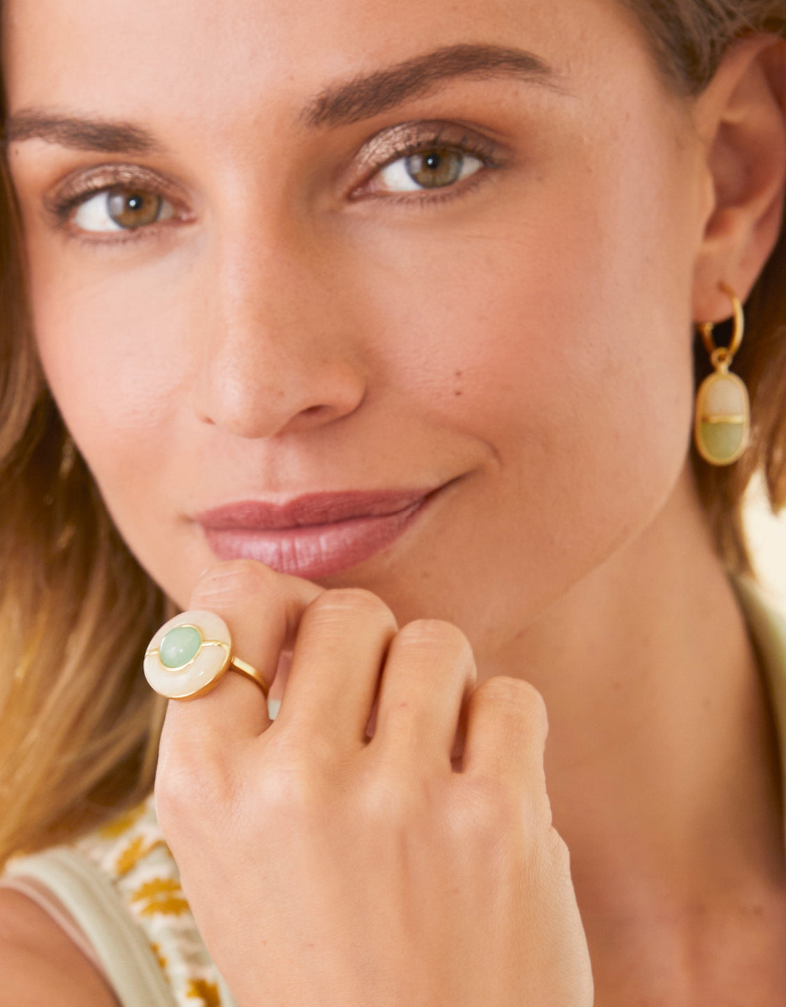  Centered Stone Ring White/Jade