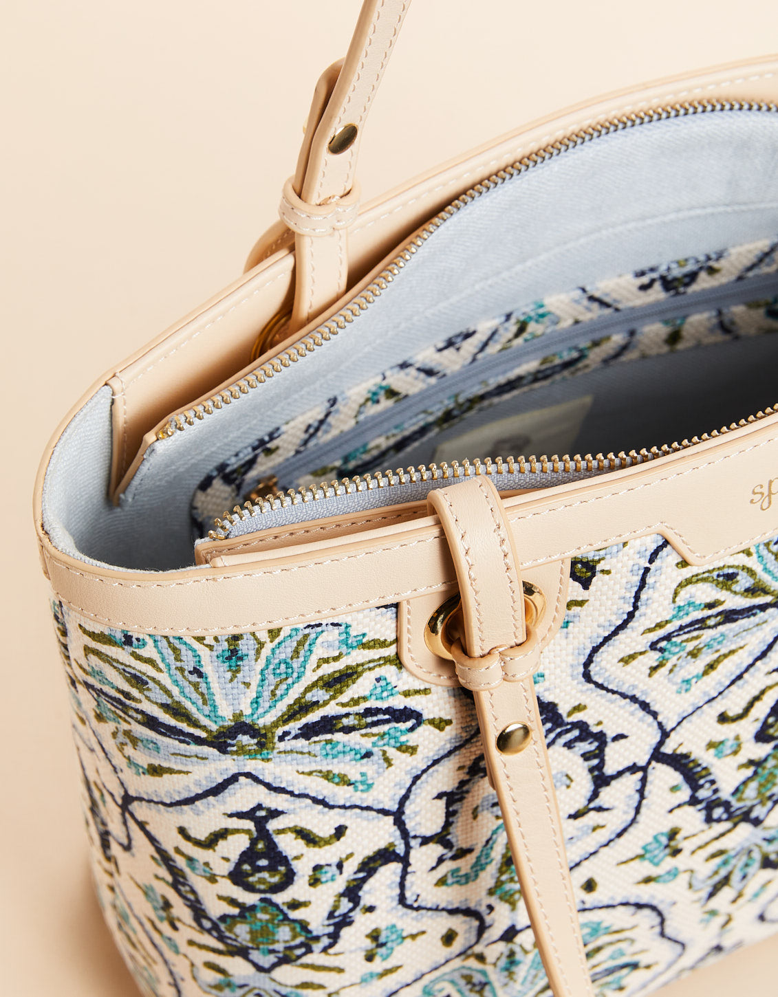  Island Tote Hamilton Rug Print